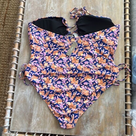 J‎ Crew Swimsuit Size 24 Halter cutout one-piece in painted block print - Picture 6 of 9